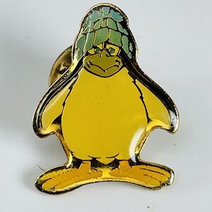 Vintage Sea World Penguin Enamel Pinback Souvenir Collectible Theme Park